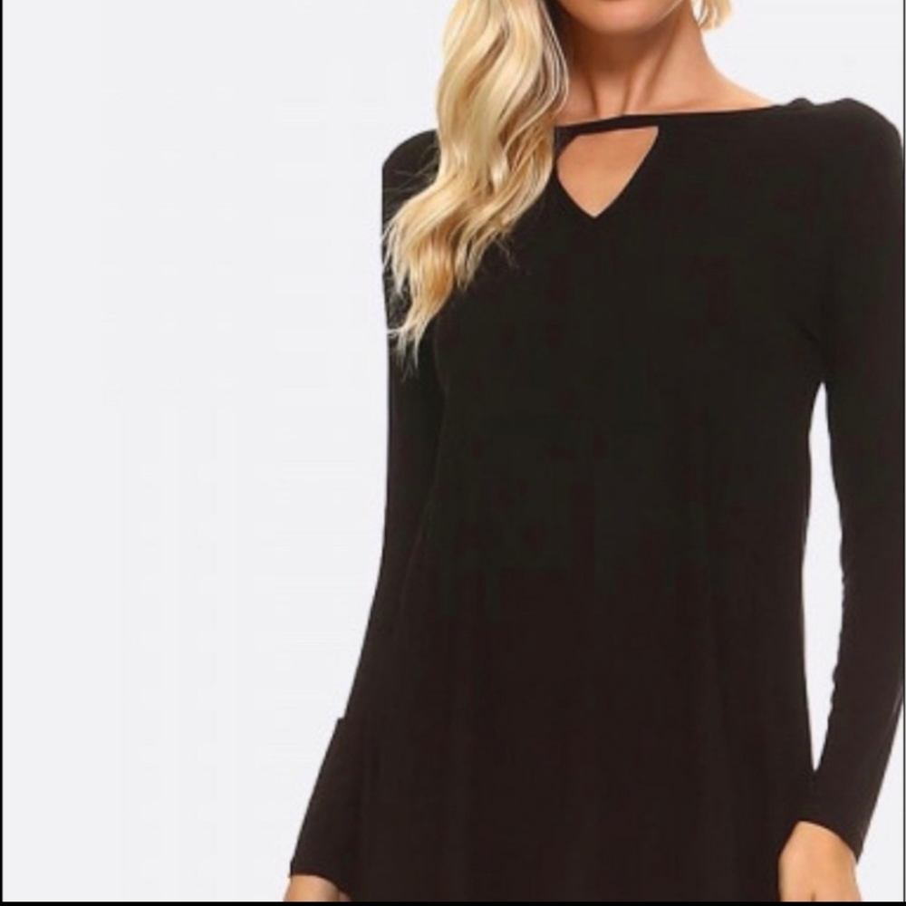 🖤Black Tunic with cutout🖤